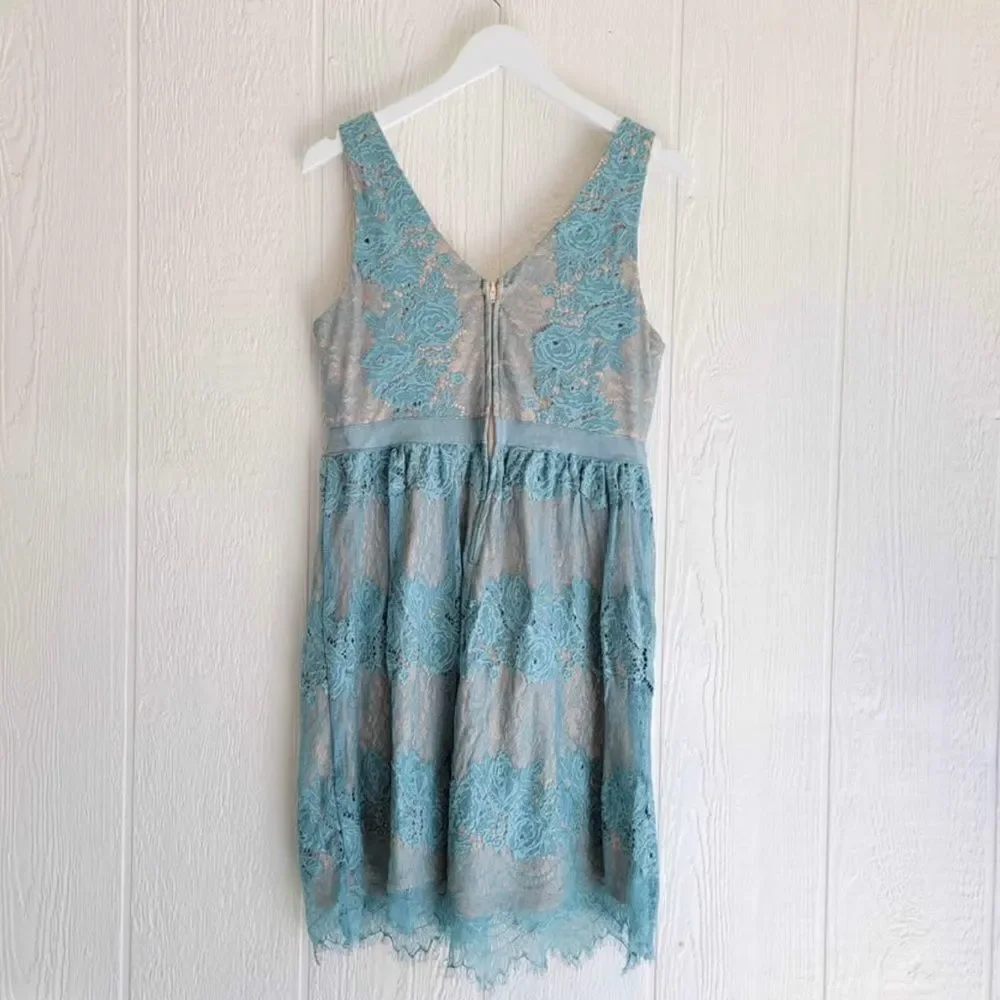 Francesa’s Turquoise lace dresss